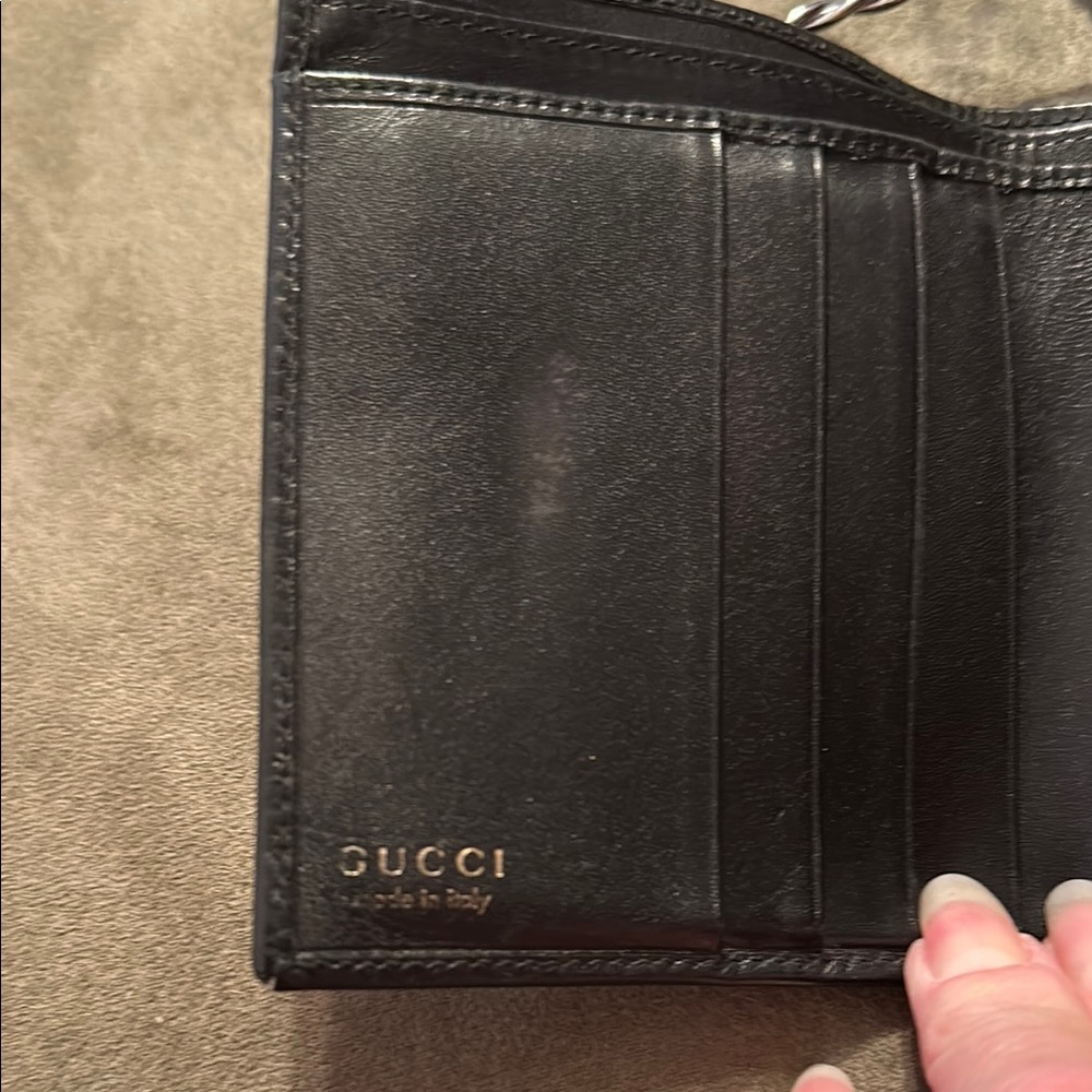 Gucci Black Leather Wallet with Gold Accent Unisex - Picture 4 of 10